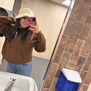 Meet your Posher, Ariana